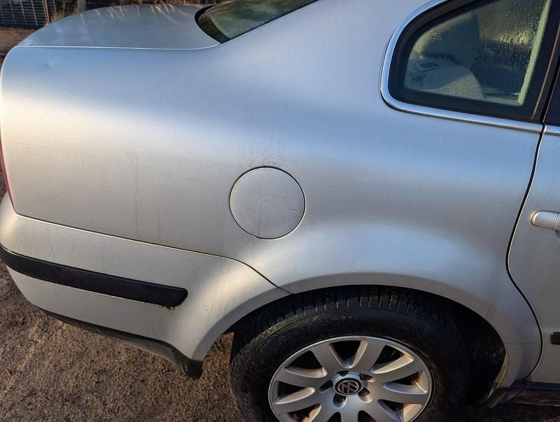 Usata VW Passat 130 CV (95 kW) 2003 Argento Berlina