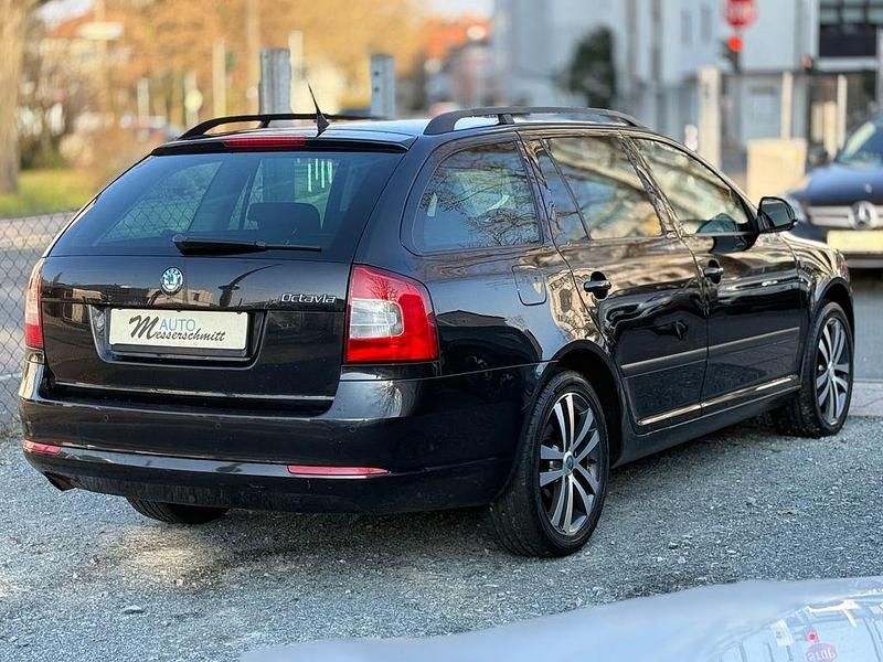 Gebraucht Skoda Octavia Ambition 140 PS (102 kW) 2012 Schwarz Kombi