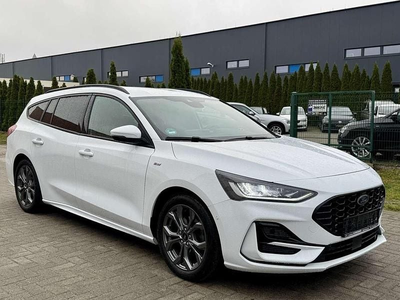 Frostweiß Gebraucht 2022 Ford Focus ST-Line Kombi | 19.990 € (Fairer Preis) - Bild 1/4