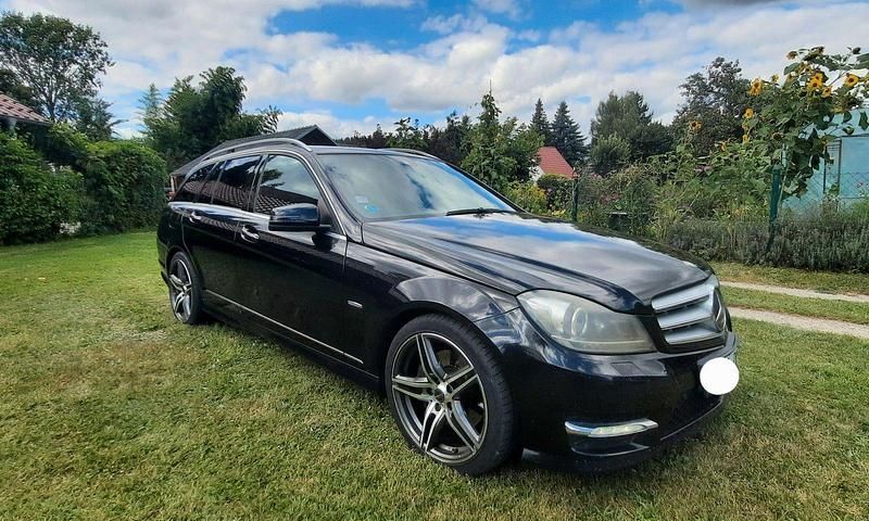 Schwarz Gebraucht 2011 Mercedes C300 Kombi | 8.800 € (Guter Preis) - Bild 1/4