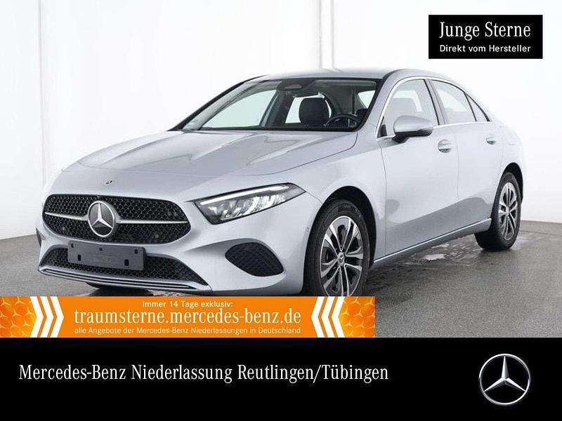Hightechsilber Gebraucht 2024 Mercedes A250 Progressive Limousine | 30.890 € (Fairer Preis) - Bild 1/3