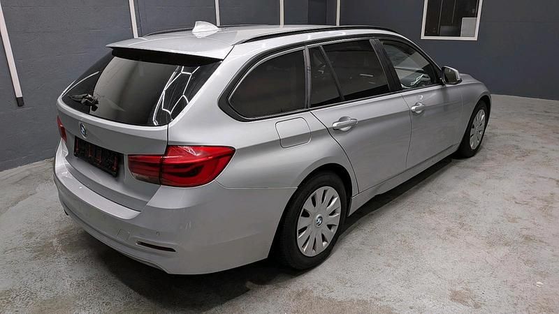 Gebraucht BMW 318 150 PS (110 kW) 2016 Silber Kombi