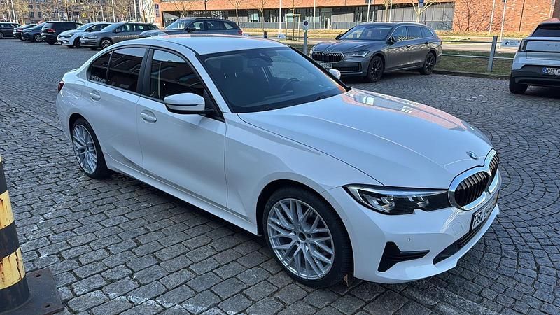 Gebraucht BMW 318 Advantage 150 PS (110 kW) 2020 Weiß Limousine