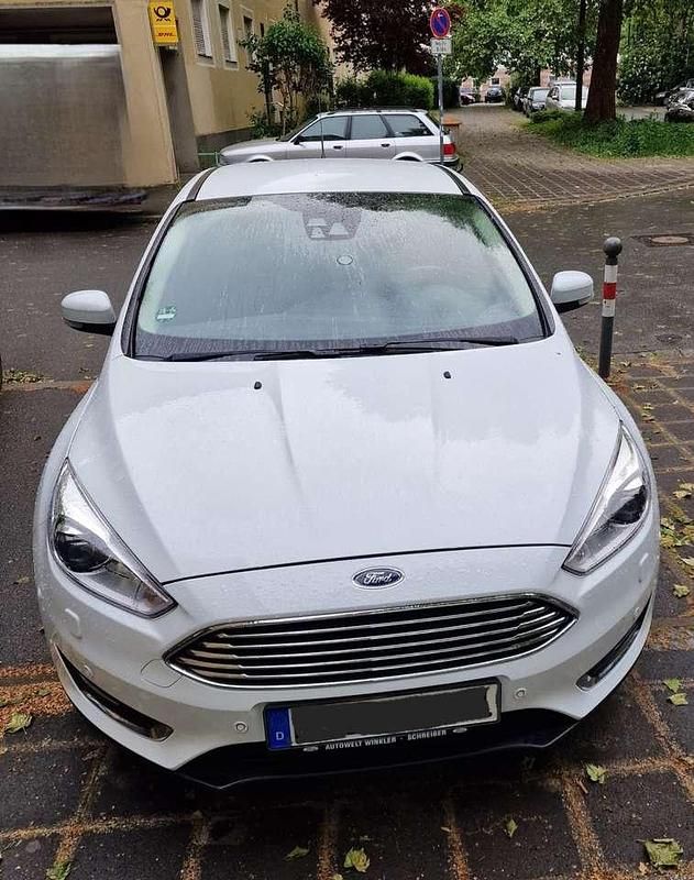 Weiß Gebraucht 2016 Ford Focus Titanium Kleinwagen | 7.200 € (Guter Preis) - Bild 1/4