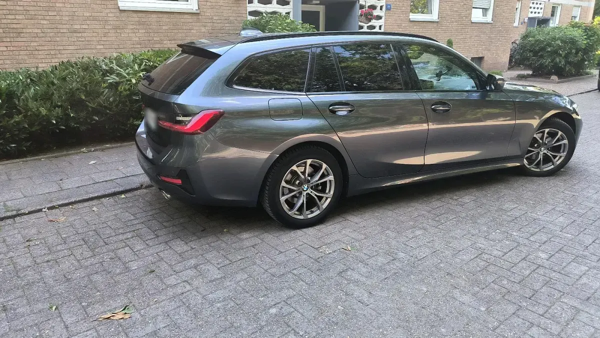 Gebraucht BMW 318 150 PS (110 kW) 2020 Grau Kombi