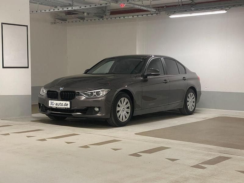 Gebraucht BMW 320 184 PS (135 kW) 2014 Grau Limousine