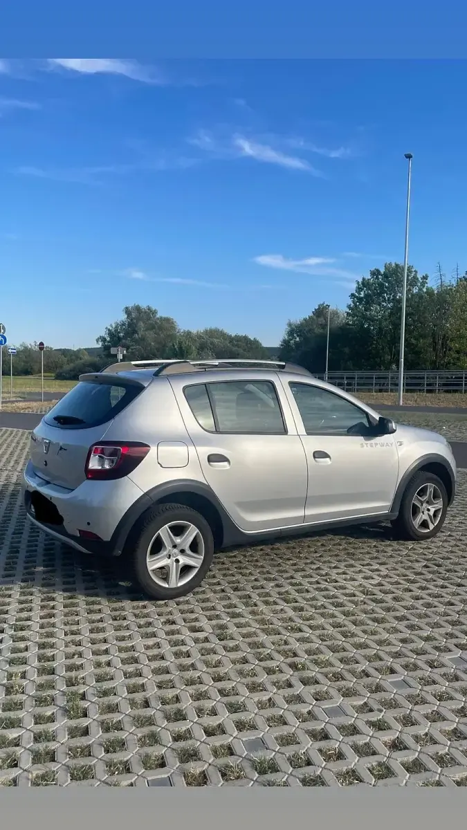 Gebraucht Dacia Sandero Stepway 90 PS (66 kW) 2014 Grau Kleinwagen