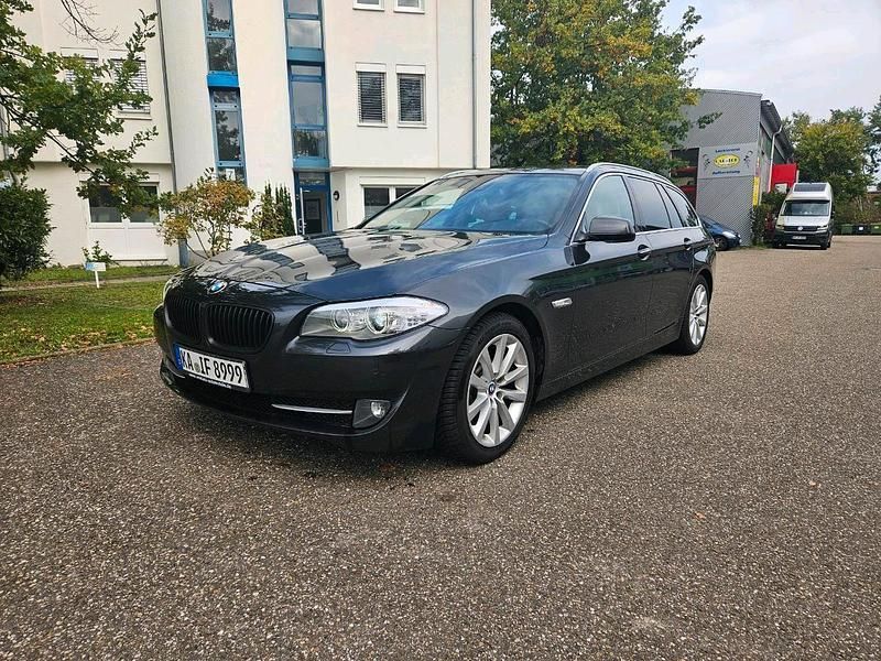 Grau Gebraucht 2011 BMW 530 Kombi | 9.999 € (Fairer Preis) - Bild 1/4
