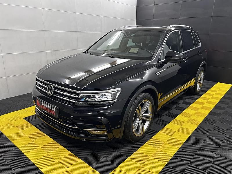 Gebraucht VW Tiguan R-line 150 PS (110 kW) 2019 Deep black perleffekt SUV