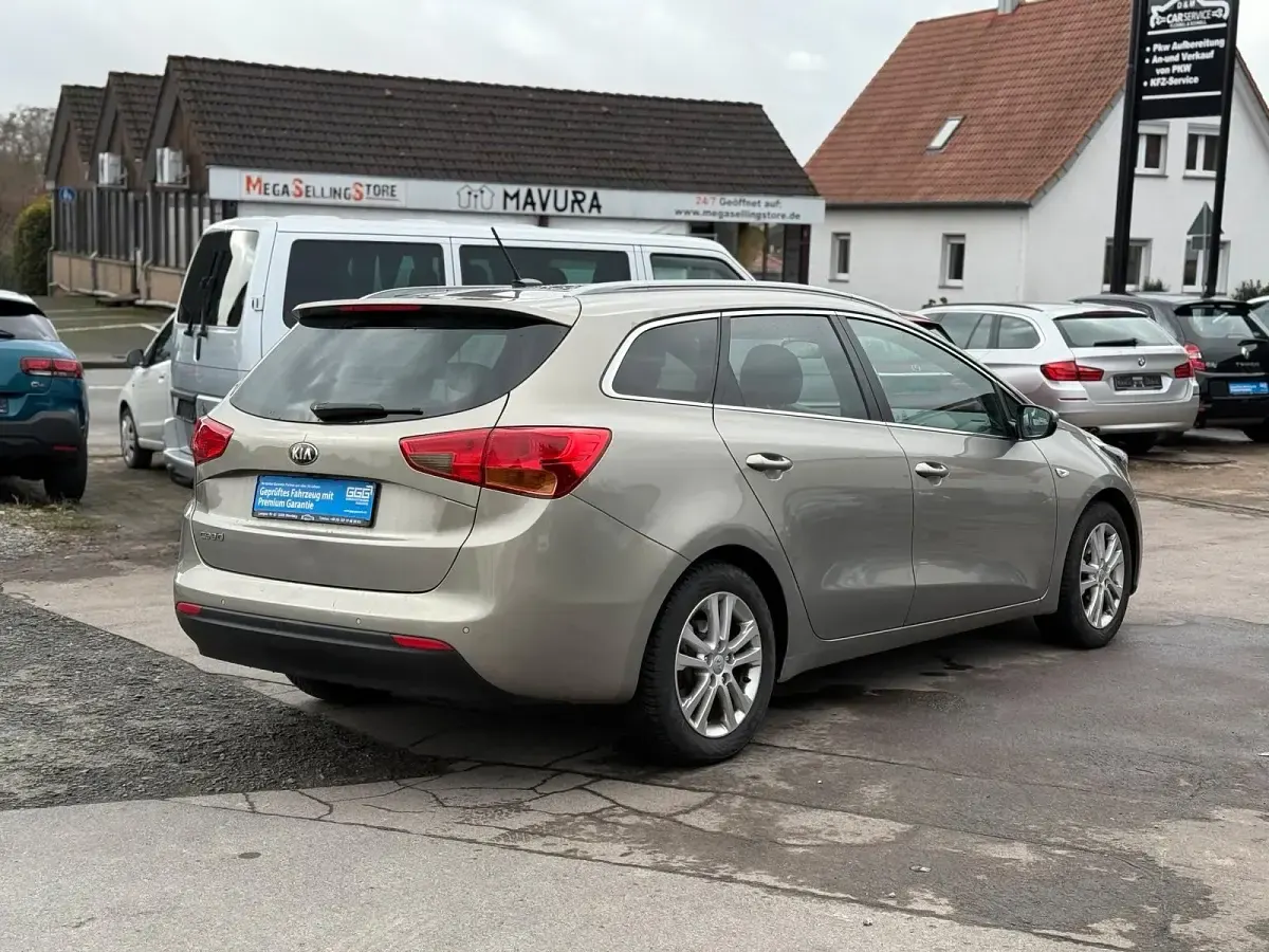 Gebraucht Kia Ceed 135 PS (99 kW) 2013 Grau Kleinwagen