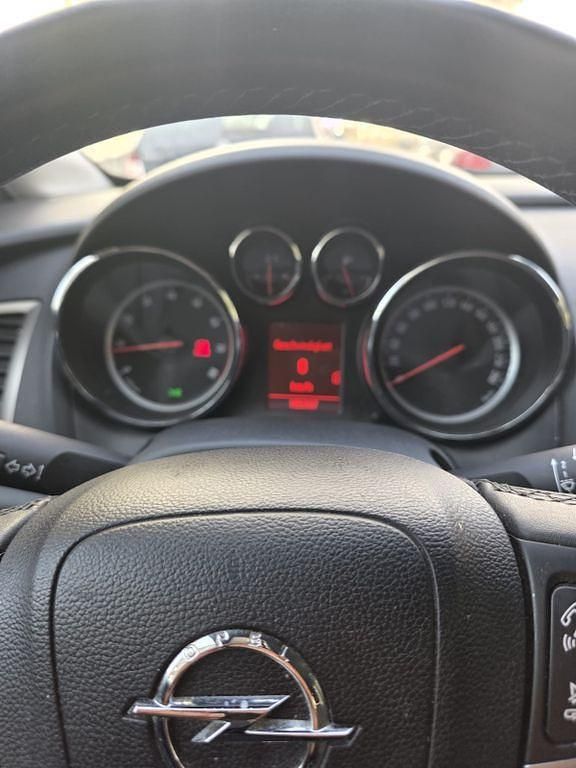 Gebraucht Opel Astra Edition 116 PS (85 kW) 2011 Schwarz Kombi