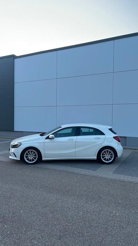 Gebraucht Mercedes A200 136 PS (100 kW) 2015 Weiß Limousine