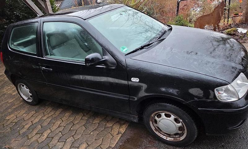 Gebraucht VW Polo 50 PS (36 kW) 2001 Schwarz Limousine