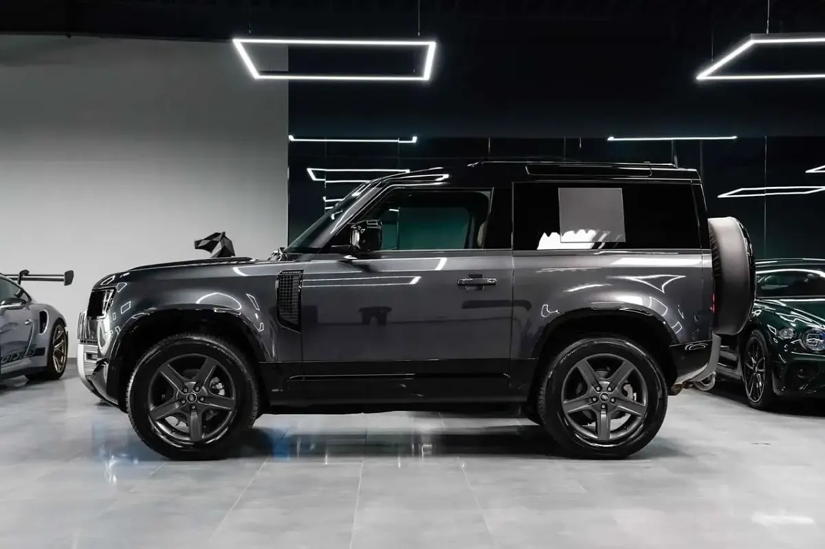 Gebraucht Land Rover Defender SE Dynamic 249 PS (183 kW) 2024 Grau SUV