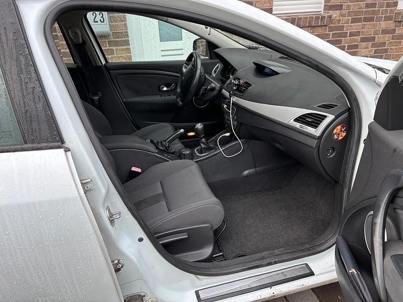 Gebraucht Renault Mégane 130 PS (95 kW) 2009 Weiß Limousine