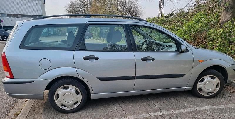 Usata Ford Focus 75 CV (55 kW) 2004 Argento Station wagon