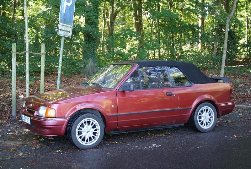 Rot Gebraucht 1986 Ford Escort Cabriolet Cabrio | 2.950 € - Bild 1/4