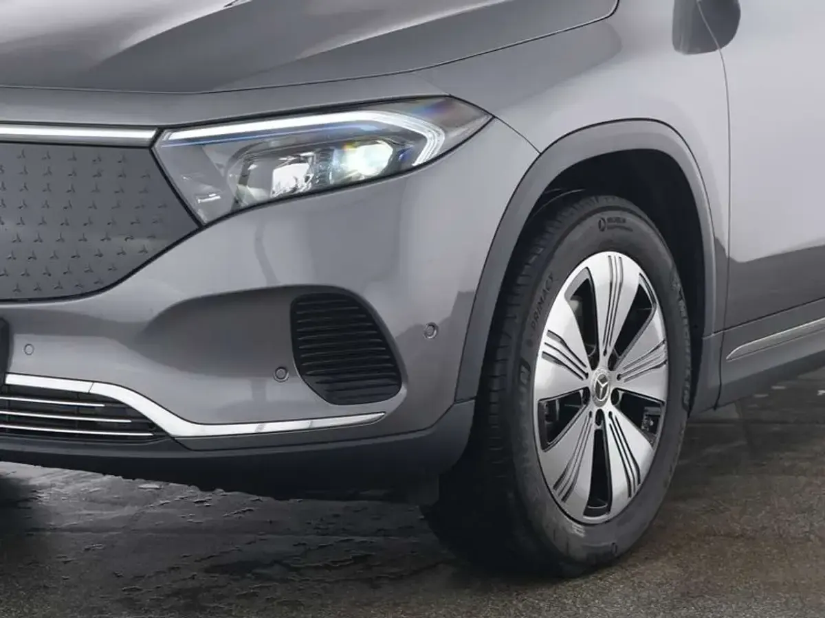 Gebraucht Mercedes EQA300 167 kW (228 PS) 2025 Grau SUV