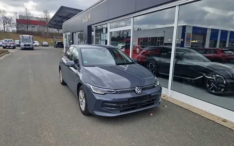 Gebraucht VW Golf VIII Life 150 PS (110 kW) 2025 Grau Limousine