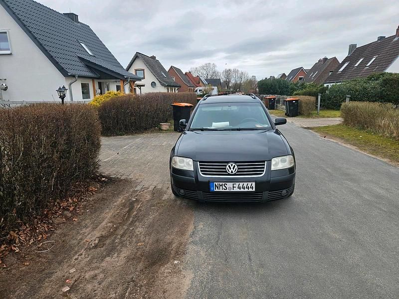 Second-hand VW Passat 131 CP (96 kW) 2004 Negru Break