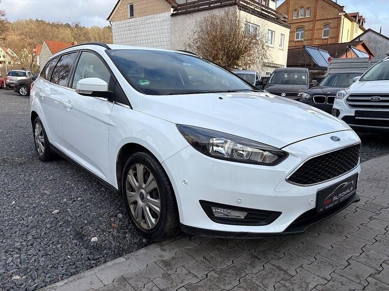 Gebraucht Ford Focus Cool & Connect 125 PS (91 kW) 2018 Weiß Limousine