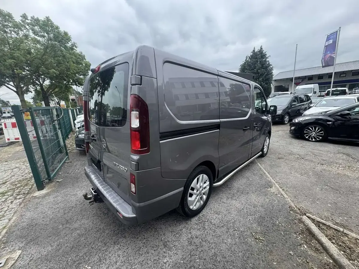 Gebraucht Opel Vivaro 120 PS (88 kW) 2015 Granit grau (m2) Van / Kleinbus