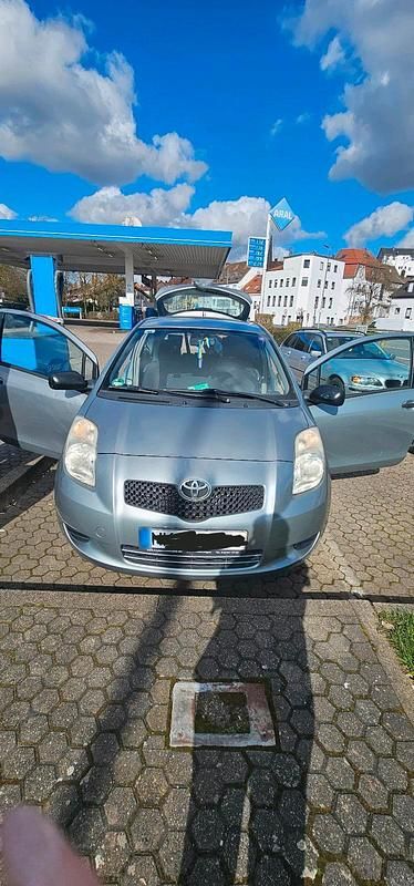 Gebraucht Toyota Yaris 69 PS (50 kW) 2007 Grau Kleinwagen