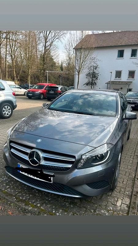 Gebraucht Mercedes A180 122 PS (89 kW) 2013 Grau Kleinwagen