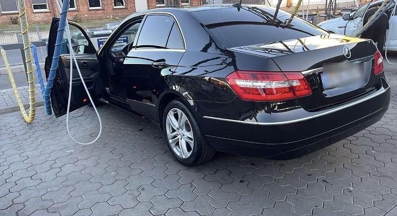 Gebraucht 2009 Mercedes E250 Avantgarde Kombi | 11.000 € - Bild 1/4