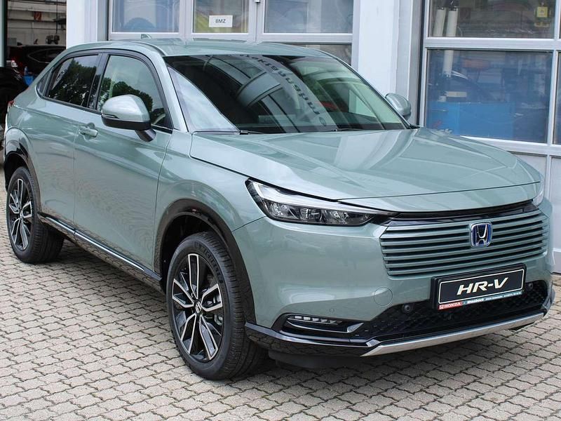 Sage green pearl Neu 2025 Honda HR-V Advance SUV | 33.800 € (Superpreis) - Bild 1/4