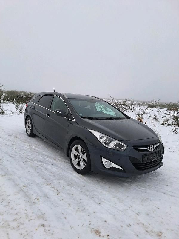 Grau Gebraucht 2014 Hyundai i40 Kombi | 6.990 € (Fairer Preis) - Bild 1/4