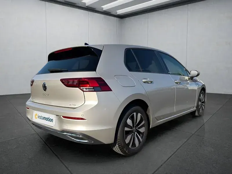 Gebraucht VW Golf VIII 150 PS (110 kW) 2023 Silber Kleinwagen