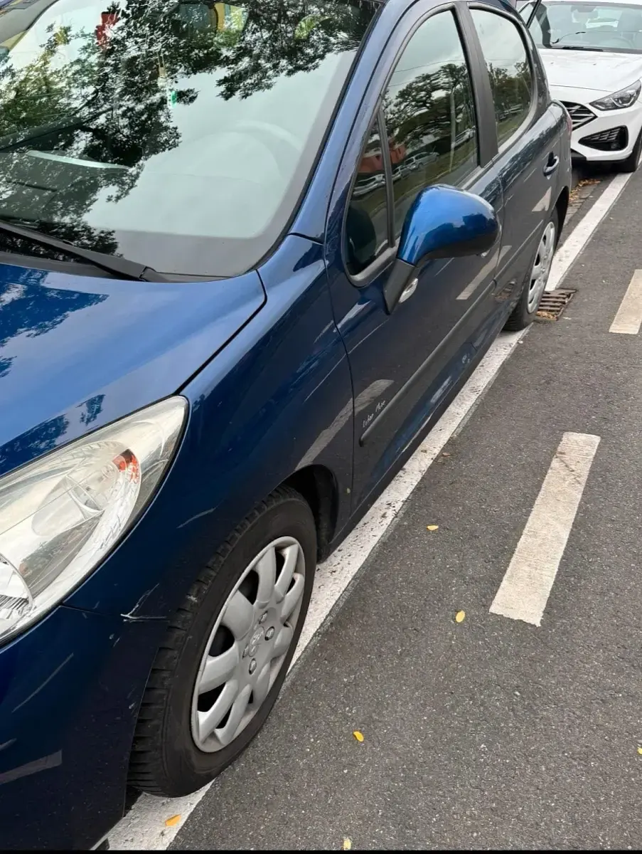 Gebraucht Peugeot 207 92 PS (67 kW) 2009 Blau Kleinwagen