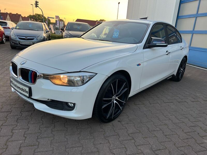 Weiß Gebraucht 2014 BMW 320 Efficient Dynamics Limousine | 7.999 € (Fairer Preis) - Bild 1/4