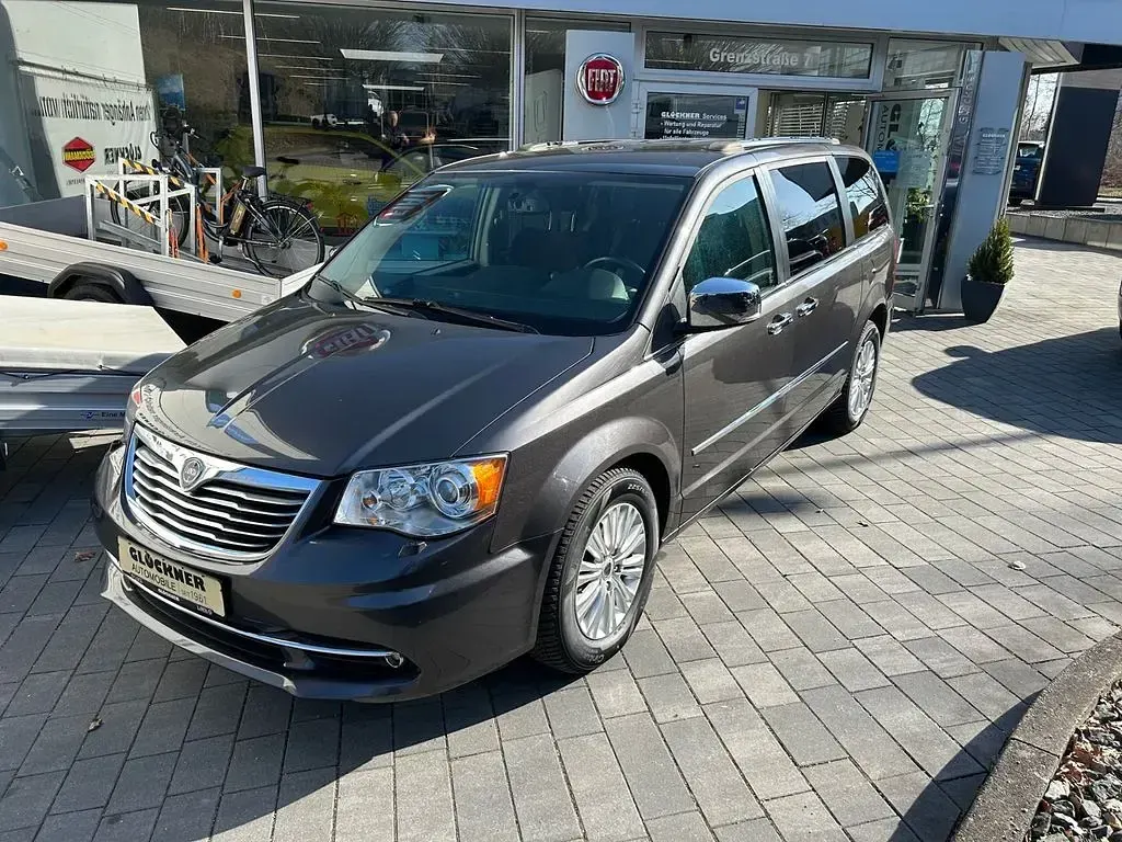 Gebraucht Lancia Voyager Platinum 177 PS (130 kW) 2015 Grau Van / Kleinbus