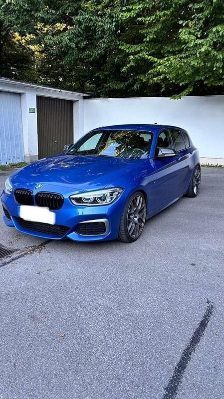 Blau Gebraucht 2017 BMW M140 M Sport Limousine | 33.770 € (Fairer Preis) - Bild 1/4