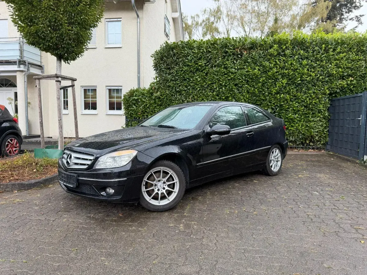 Gebraucht Mercedes CLC180 143 PS (105 kW) 2009 Obsidianschwarz  metalliclack Coupé