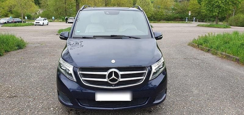 Blau Gebraucht 2014 Mercedes V250 Van / Kleinbus | 37.000 € (Fairer Preis) - Bild 1/4
