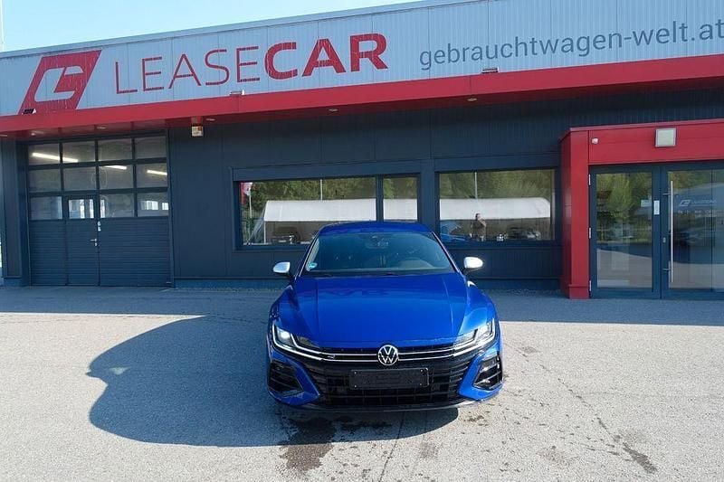 Blau Gebraucht 2023 VW Arteon R Limousine | 33.108 € (Superpreis) - Bild 1/4