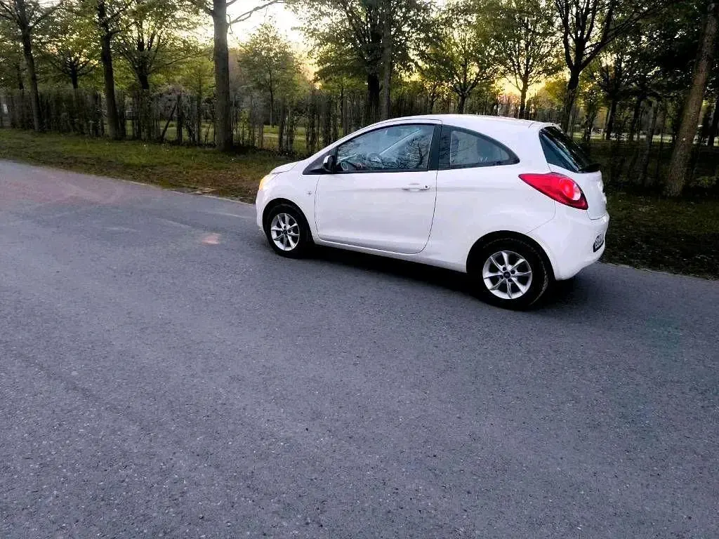 Gebraucht Ford Ka 69 PS (50 kW) 2015 Weiß Limousine