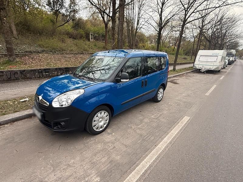 Second-hand Opel Combo 90 CP (66 kW) 2016 Albastru Monovolum