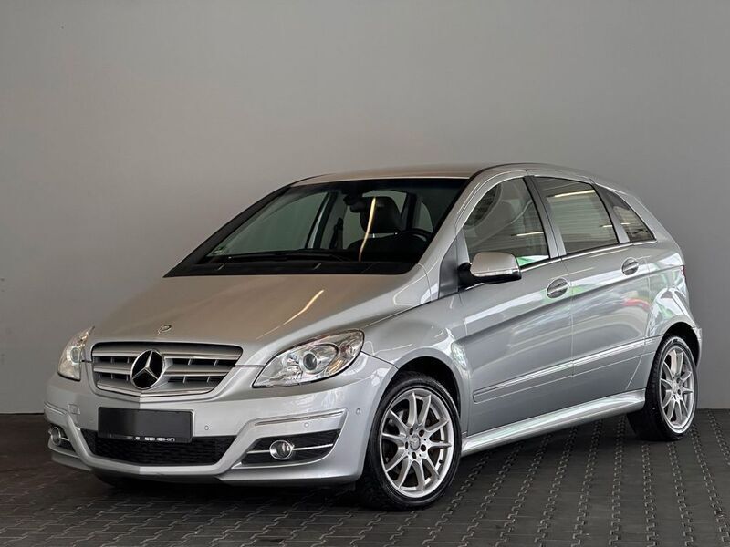 Silber Gebraucht 2011 Mercedes B180 Van / Kleinbus | 9.490 € (Etwas zu teuer) - Bild 1/4