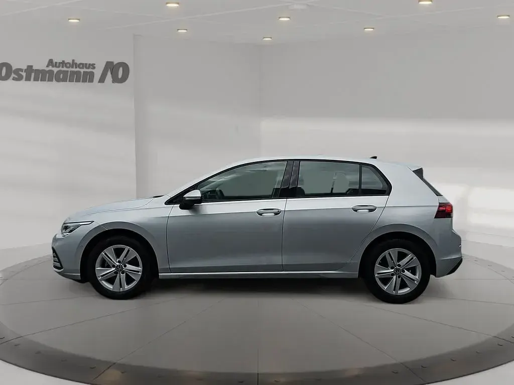 Gebraucht VW Golf VIII Life 131 PS (96 kW) 2023 Reflexsilber metallic Limousine