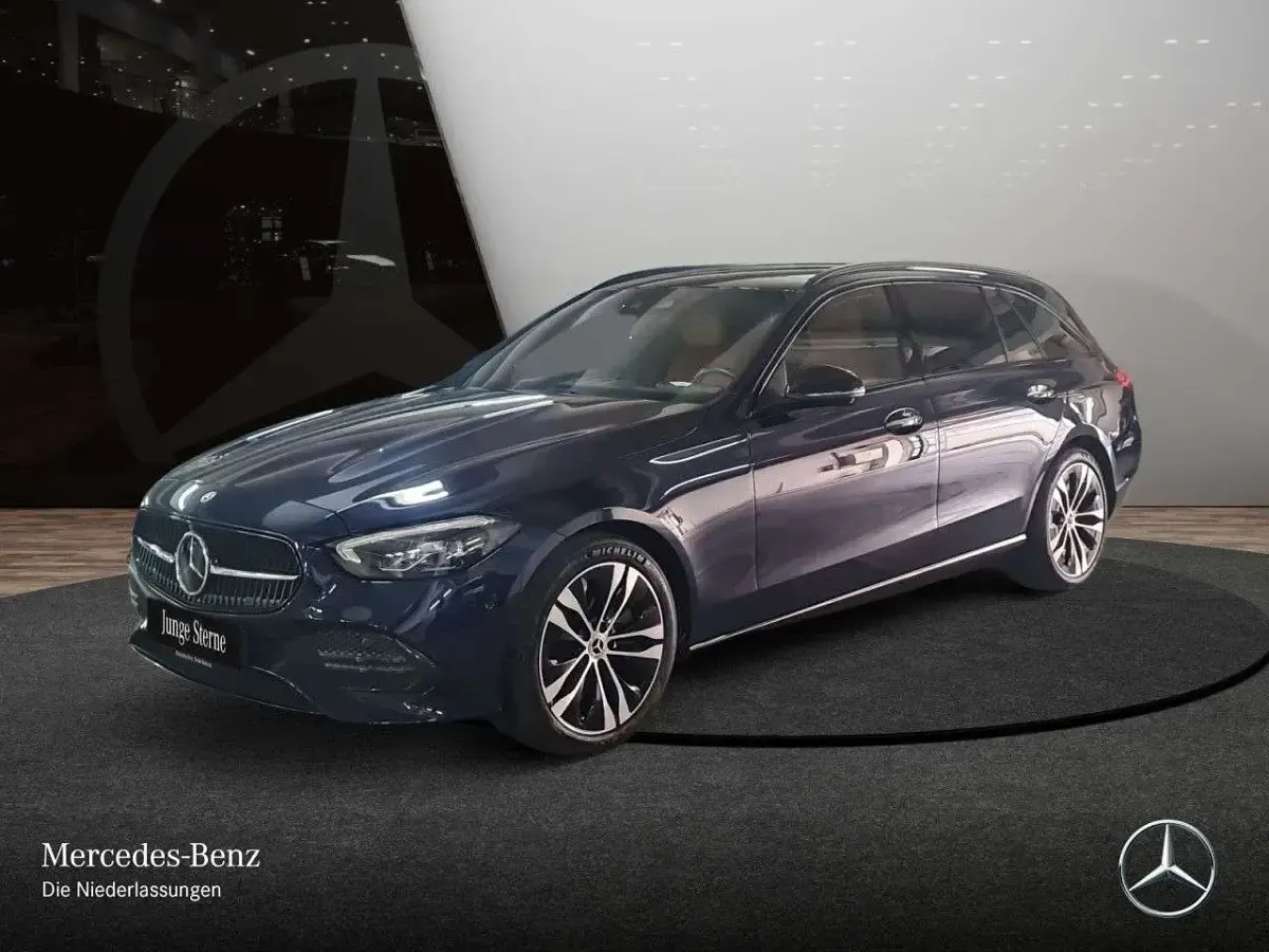 Gebraucht Mercedes C220 Night 200 PS (147 kW) 2023 Blau Limousine