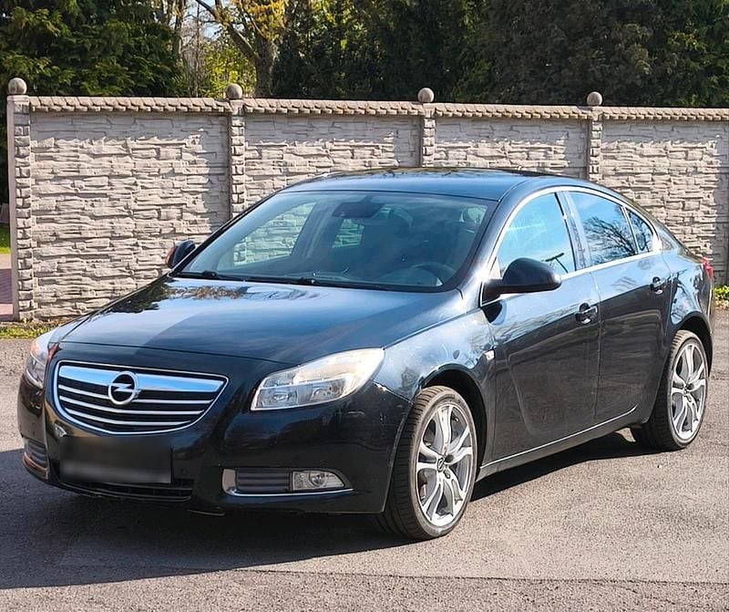 Usado Opel Insignia 160 HP (117 kW) 2011 Preto Sedan