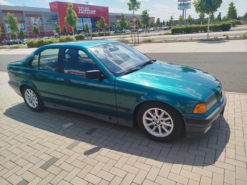 Grün Gebraucht 1992 BMW 316 Limousine | 3.599 € - Bild 1/4