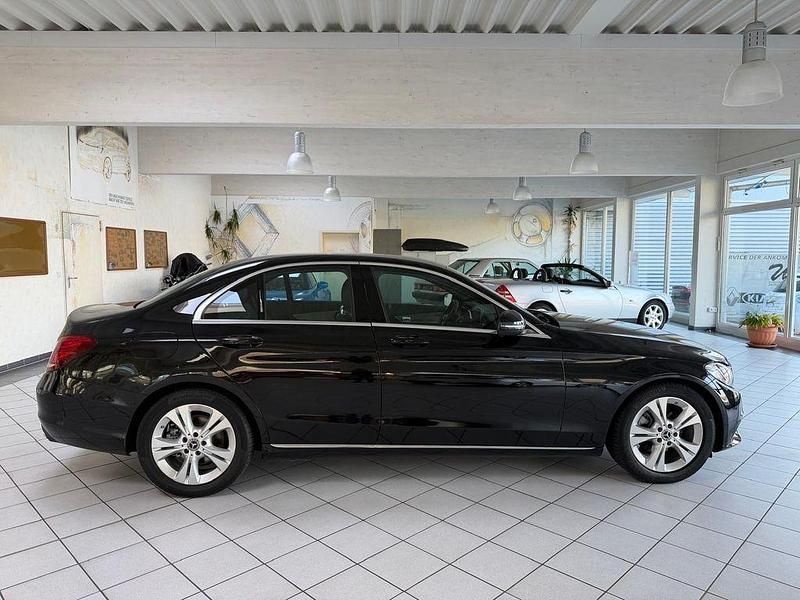 Gebraucht Mercedes C180 156 PS (114 kW) 2018 Schwarz Limousine