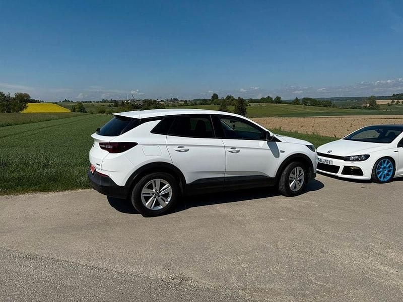 Weiß Gebraucht 2018 Opel Grandland X Business SUV | 14.750 € (Fairer Preis) - Bild 1/4