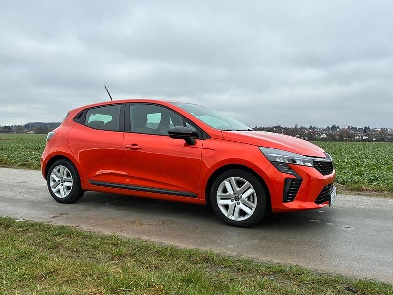 Gebraucht Renault Clio V Evolution 143 PS (105 kW) 2025 Orange Limousine