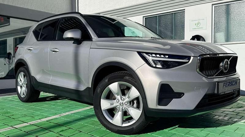 Silber Gebraucht 2022 Volvo XC40 Momentum SUV | 27.950 € (Fairer Preis) - Bild 1/4